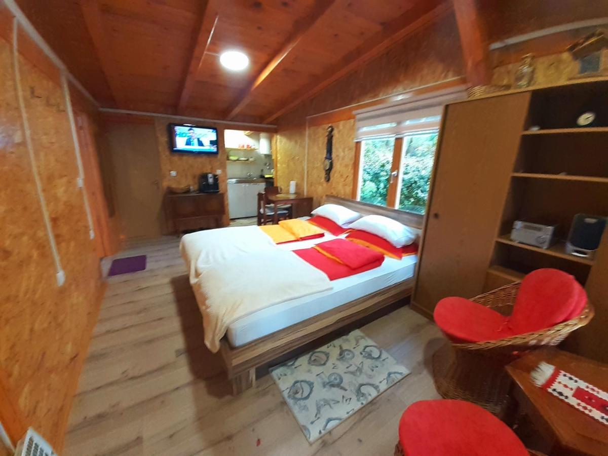 Obiteljski Apartman Borovi Visoko Exterior foto