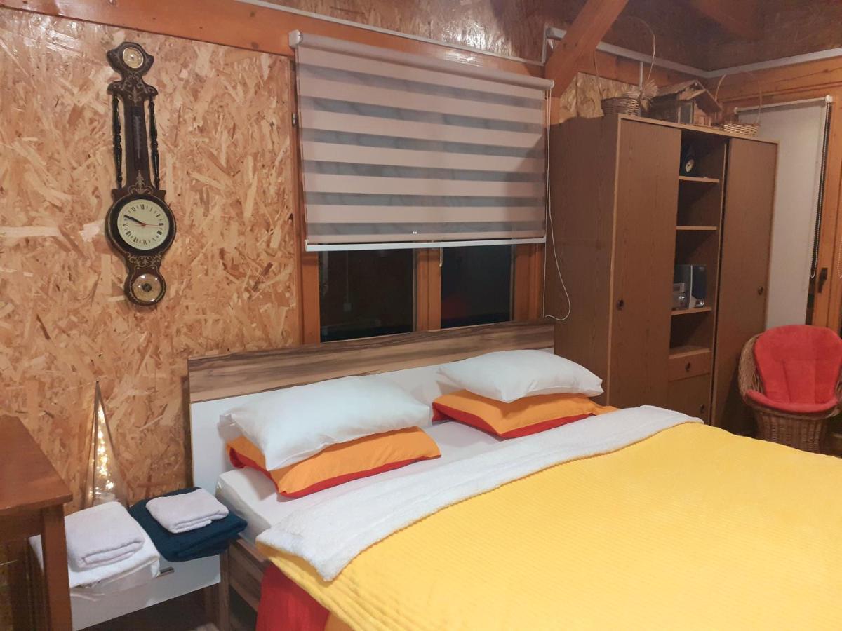 Obiteljski Apartman Borovi Visoko Exterior foto