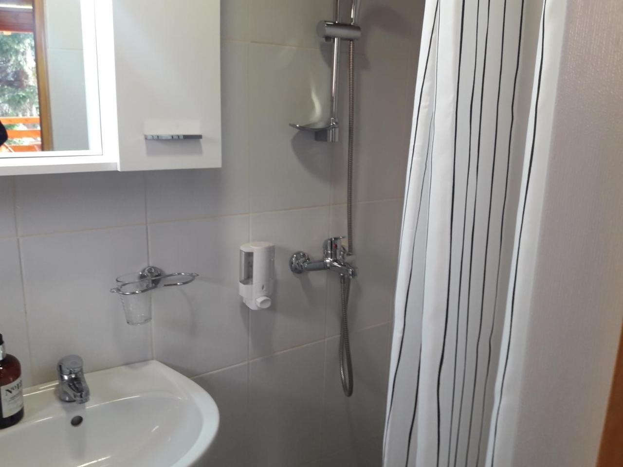Obiteljski Apartman Borovi Visoko Exterior foto
